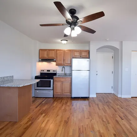 Rent this studio apartment on 7450 N Greenview Ave