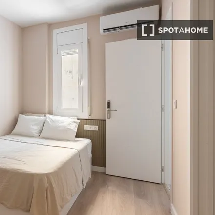 Rent this 5 bed room on Carrer de Muntaner in 70, 72