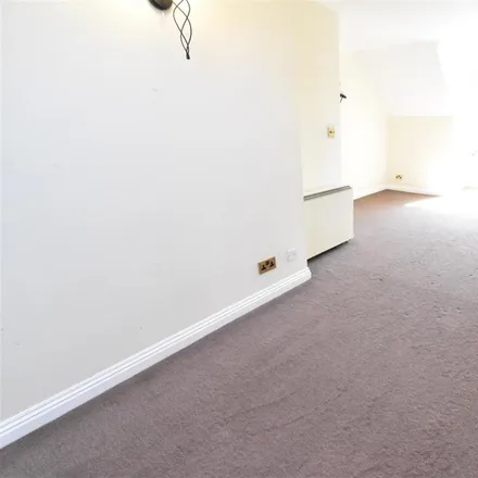 Image 2 - Herbert Court, London, KT5 8QH, United Kingdom - Apartment for rent