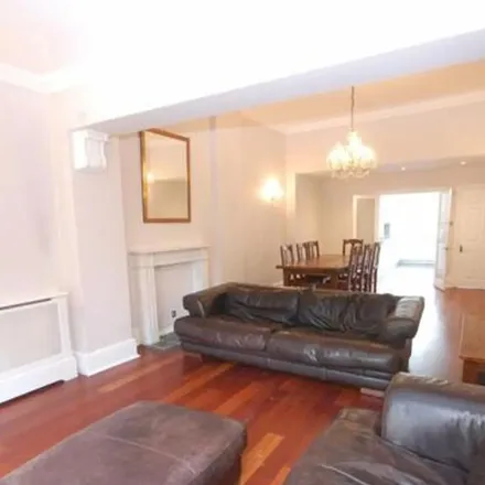 Image 7 - St Mary's Avenue, London, N3 1SP, United Kingdom - Apartment for rent