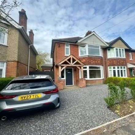 Rent this 3 bed duplex on 28 Alma Road in Romsey, SO51 8ED