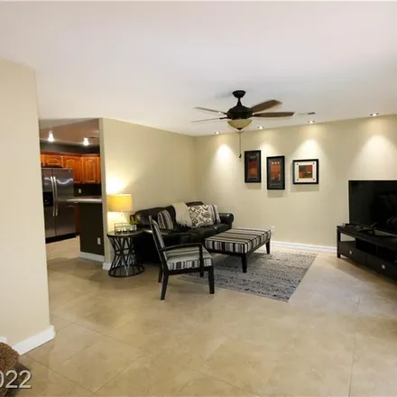 Image 7 - 2072 William Holden Court, Clark County, NV 89142, USA - Townhouse for sale