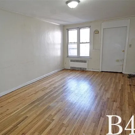 Image 3 - 1393 East 51st Street, New York, NY 11234, USA - Townhouse for sale