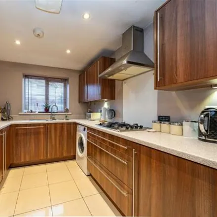 Image 3 - Offord Grove, Leavesden, WD25 7NF, United Kingdom - House for sale