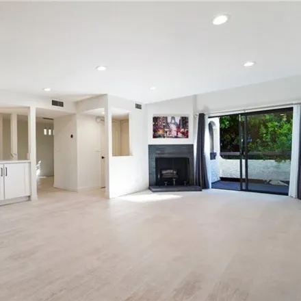 Image 1 - 21620 Burbank Blvd Unit 20, Woodland Hills, California, 91367 - House for rent