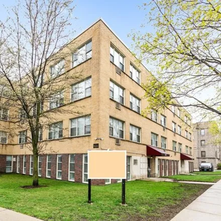 Rent this 3 bed apartment on 7068-7070 North Sheridan Road in Chicago, IL 60626
