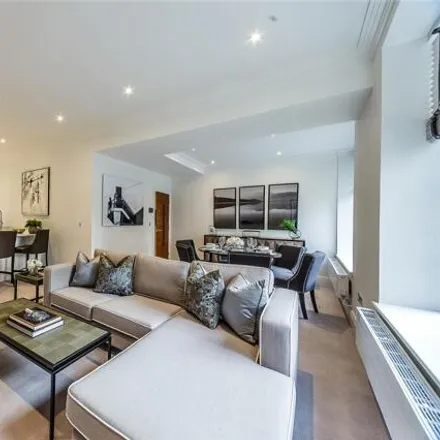 Rent this 2 bed room on Hammersmith Flyover in London, W6 9PH