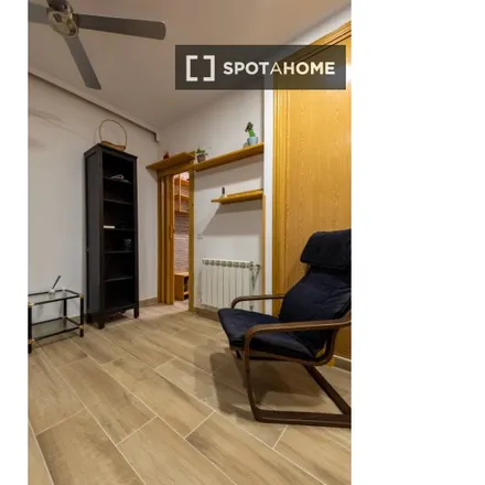 Rent this studio apartment on Carril bici Pasillo Verde in 28045 Madrid, Spain