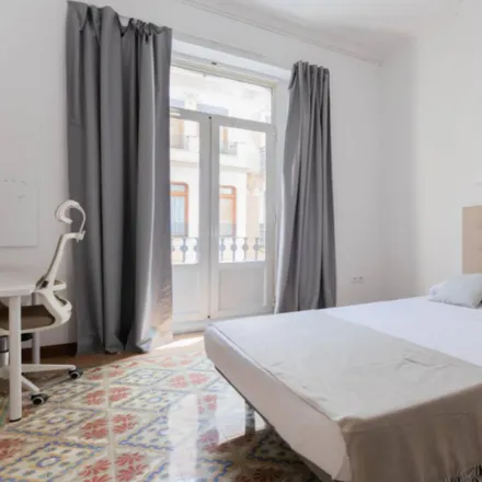 Rent this 8 bed room on Fèlix Pizcueta - Ciril Amorós in Carrer de Fèlix Pizcueta, 46004 Valencia