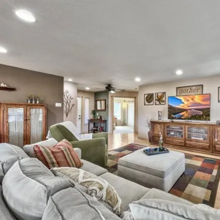 Image 2 - 15998 Canterbury Lane, Truckee, CA 96161, USA - House for sale