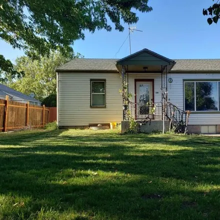 Buy this 2 bed house on 1124 West Bruneau Avenue in Kennewick, WA 99336