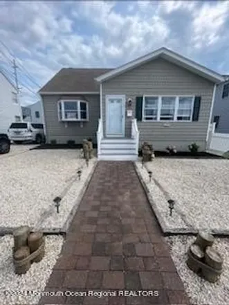 Rent this 4 bed house on 114 New Brunswick Avenue in Lavallette, Ocean County