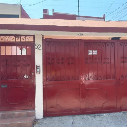 Buy this studio house on Prepa Sur in Calle Jacinto de Benavente, Plazas del Sol Primera Sección
