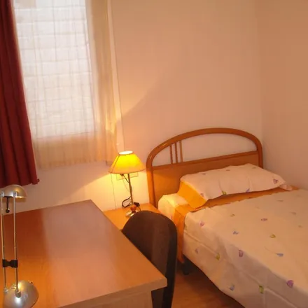 Rent this 2 bed room on Carrer d'Aragó in 40, 08001 Barcelona