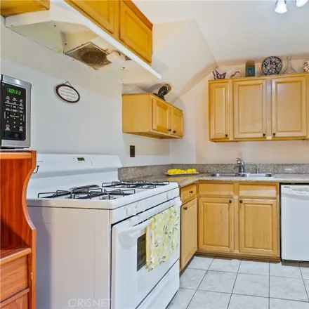 Image 5 - 17047 Roscoe Boulevard, Los Angeles, CA 91325, USA - Townhouse for sale
