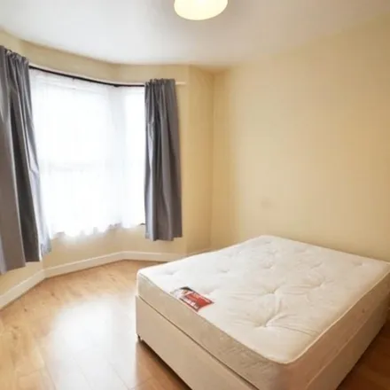 Rent this 4 bed townhouse on 78 Turnpike Lane in London, N8 0EE