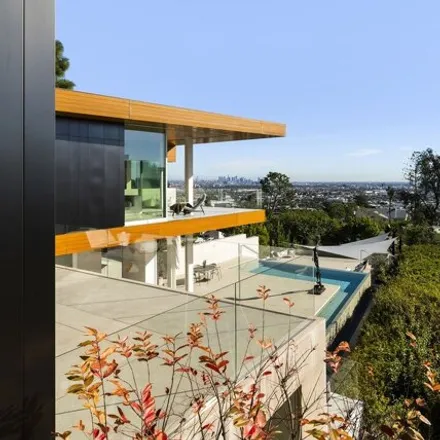 Image 1 - 1400 Sunset Plaza Drive, Los Angeles, CA 90069, USA - House for sale