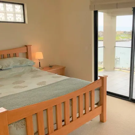 Rent this 3 bed townhouse on Hindmarsh Island SA 5214