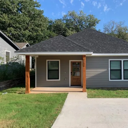 Rent this 3 bed house on 727 East Gandy Street in Denison, TX 75021
