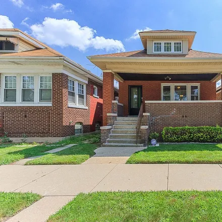 Image 1 - 8027 South Bennett Avenue, Chicago, IL 60649, USA - House for sale