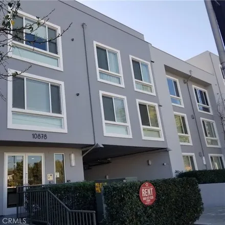 Rent this 2 bed condo on 10910 Bloomfield Street in Los Angeles, CA 91602