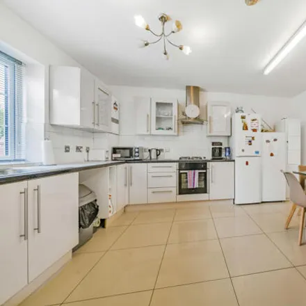 Image 5 - Risley Close, London, SM4 5DS, United Kingdom - Townhouse for sale