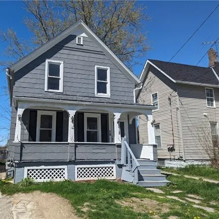 Buy this 3 bed house on 584 West 20th Street in Lorain, OH 44052