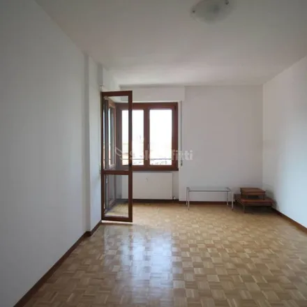 Image 4 - Via dell'Isola, 23900 Lecco LC, Italy - Apartment for rent