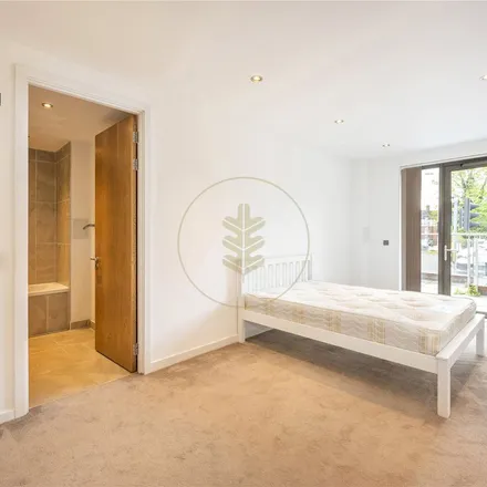 Image 3 - Finchley Road Station, Finchley Road, London, NW3 6LN, United Kingdom - Apartment for rent