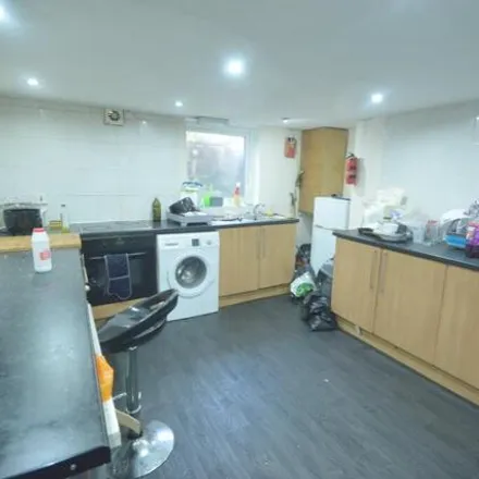 Rent this 5 bed house on Hessle Avenue in Leeds, LS6 1EF
