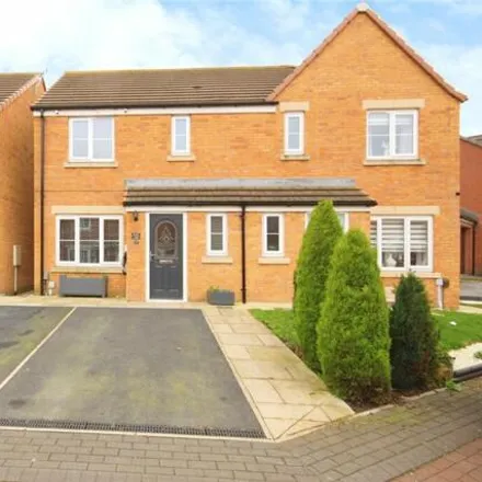 Buy this 3 bed duplex on Levett Court in Thurcroft, S66 9FR