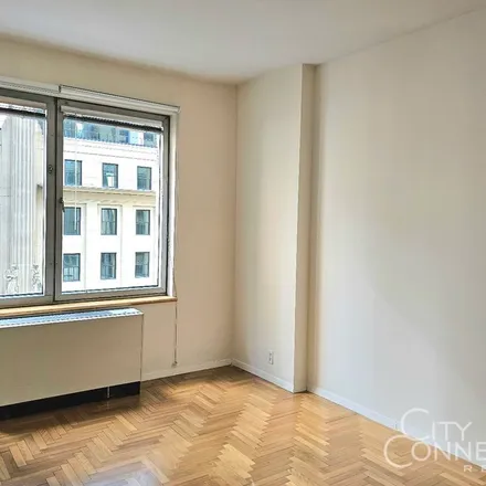 Rent this 3 bed apartment on 34th Street - Penn Station in West 33rd Street, New York
