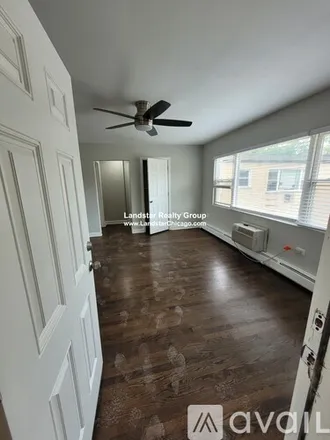 Rent this 1 bed apartment on 1323 W Sherwin Ave