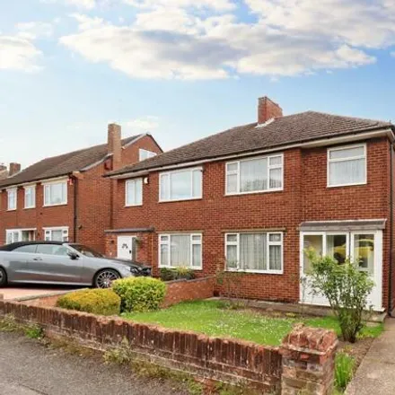 Buy this 3 bed duplex on Rossfold Road in Luton, LU3 3HQ
