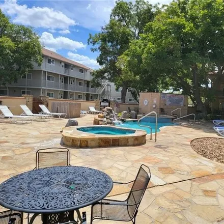 Image 2 - 682 East Mather Street, Summerwood, New Braunfels, TX 78130, USA - Condo for sale
