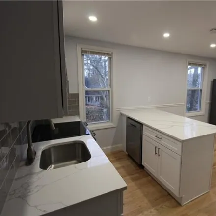 Image 3 - 656 Sherman Avenue, Thornwood, Mount Pleasant, NY 10594, USA - Apartment for rent