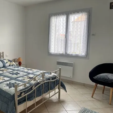 Rent this 2 bed house on L'Aiguillon-sur-Mer in 2 Rue du Général Leclerc, 85460 L'Aiguillon-sur-Mer