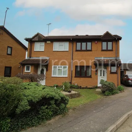 Rent this 3 bed duplex on Mees Close in Luton, LU3 4AZ