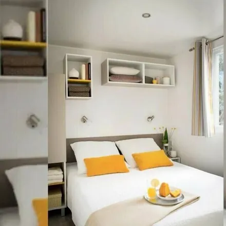 Rent this 2 bed house on Vauvert in Avenue Jean Jaurès, 30600 Vauvert