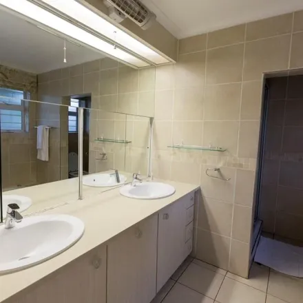 Image 2 - 2 Ann Crescent, Strathavon, Sandton, 2146, South Africa - Apartment for rent
