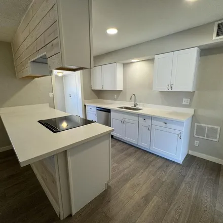 Image 9 - 2502 West Larkspur Drive, Phoenix, AZ 85029, USA - Apartment for rent