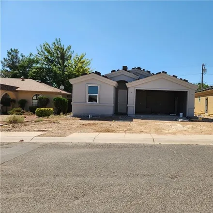 Image 2 - 1806 Club Avenue, Kingman, AZ 86401, USA - House for sale