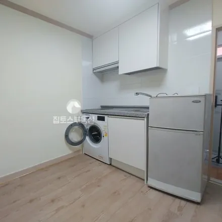 Rent this studio apartment on 서울특별시 서초구 반포동 704-16