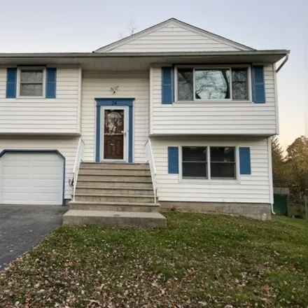 Rent this 3 bed house on 60 Oakwood Avenue in Pequannock Township, NJ 07440