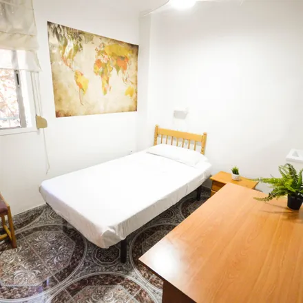 Rent this 4 bed room on 099 Blasco Ibáñez VIII in Carrer del Pintor Josep Mongrell, 46022 Valencia