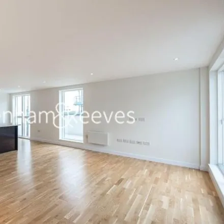 Rent this 2 bed room on Pump House Crescent in London, TW8 0HL