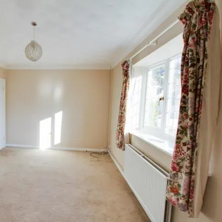 Image 3 - Falmer Close, Southgate, RH11 8GQ, United Kingdom - Duplex for rent