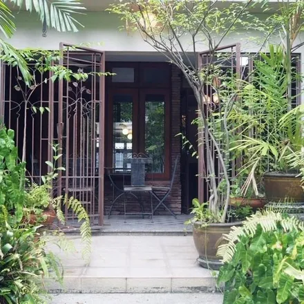 Rent this 1 bed townhouse on Methvanont Manor in Soi Sukhumvit 50, Khlong Toei District