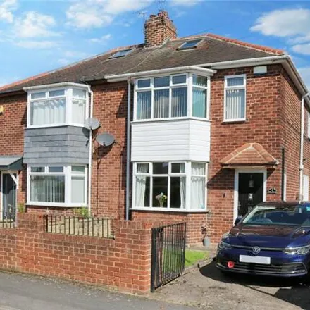 Buy this 3 bed duplex on Astley Avenue in Little Preston, LS26 8UH