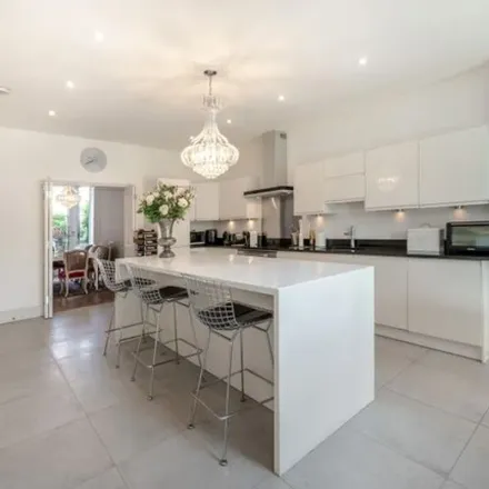 Rent this 5 bed townhouse on 39-41 Townshend Road in London, TW9 1XH